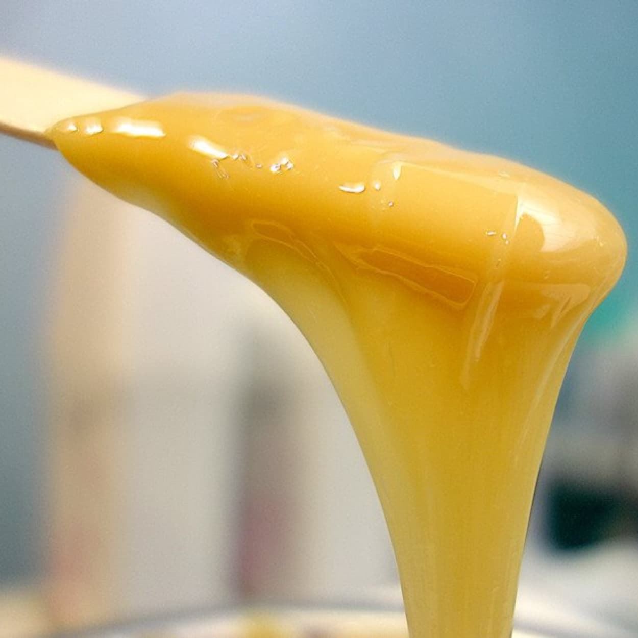 Cera depilatoria caliente Marfil de baja fusion en pastillas 5AB 1Kg | Starpil - Imagen 4