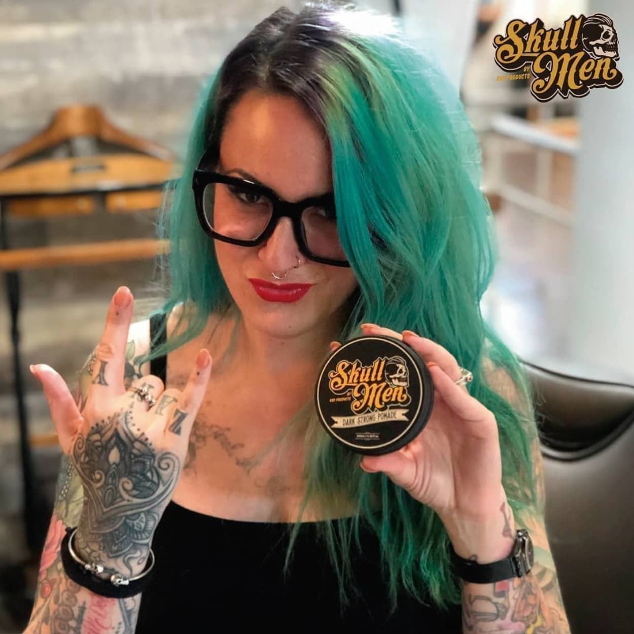 Cera Negra de Fijación Fuerte Dark Strong Pomade 100ml | Skull Men - Imagen 2